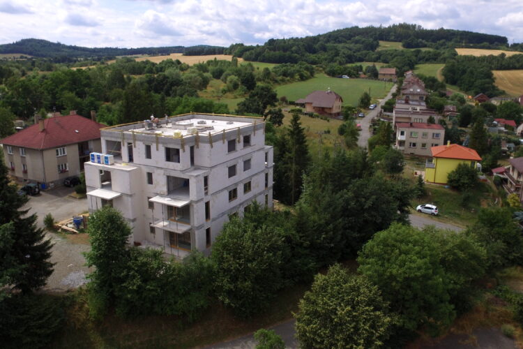 Výstavba bytového domu Cihelna se opět výrazně posunula.