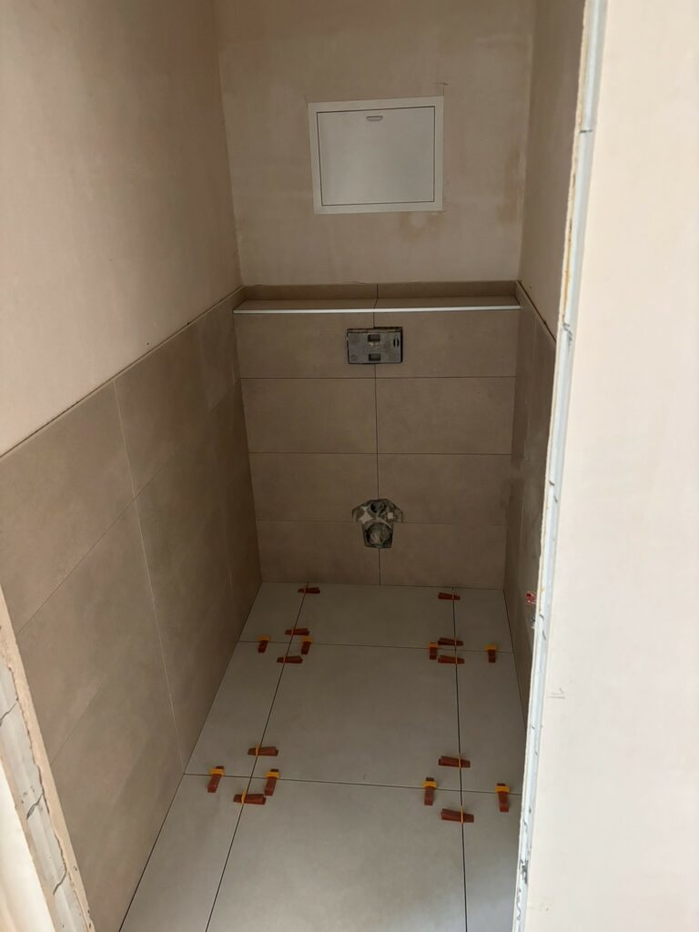 BDCihelna - Dlažba WC