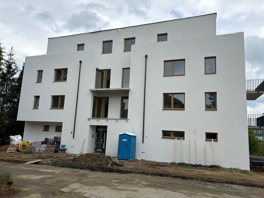 BDCihelna - Dokončená fasáda přední